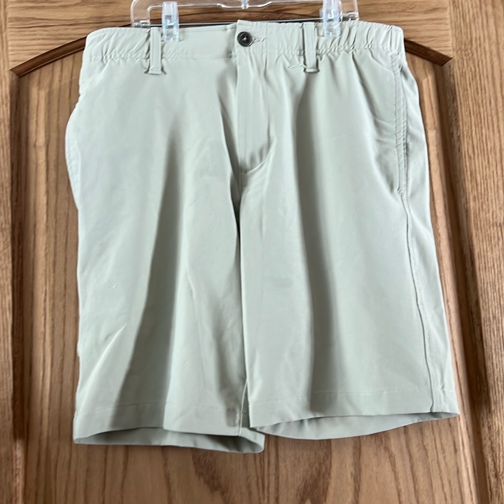 Mens size 32 Under Armour shorts